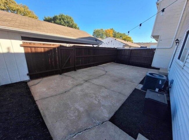 6052 E 129 St in Grandview, MO - Foto de edificio - Building Photo