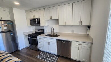 3704 E Bond Ave in Orange, CA - Foto de edificio - Building Photo