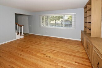 12901 Fernway Ln in Creve Coeur, MO - Building Photo - Building Photo