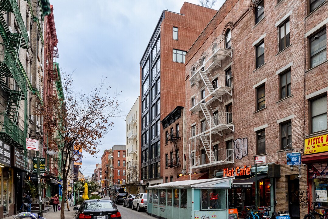 199 Mott St in New York, NY - Foto de edificio