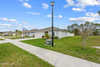 324 Alminar Ave SE in Palm Bay, FL - Building Photo - Building Photo