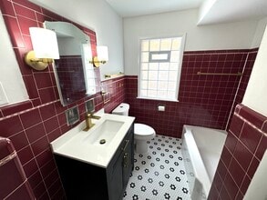 8625 W Burleigh St in Milwaukee, WI - Foto de edificio - Building Photo