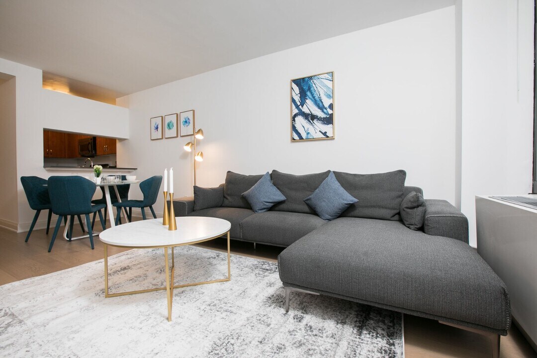 222 E 34th St in New York, NY - Building Photo