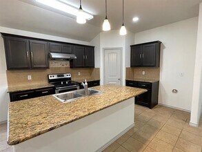 8808 Guard Hill Dr in Fort Worth, TX - Building Photo - Building Photo