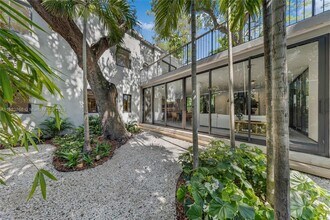 1000 NW 9th Ct in Miami, FL - Building Photo - Building Photo