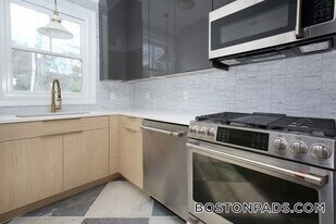 15 Lanark Rd in Brookline, MA - Building Photo