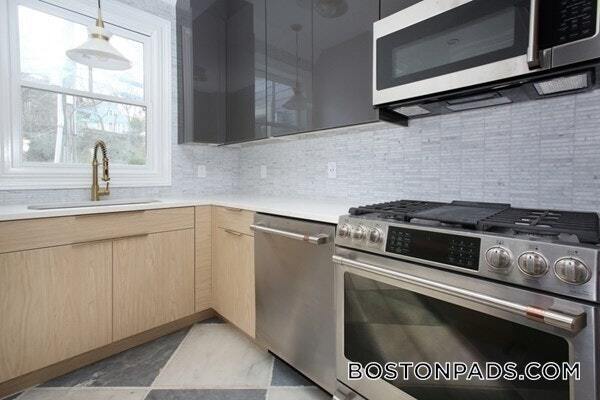 15 Lanark Rd in Brookline, MA - Building Photo