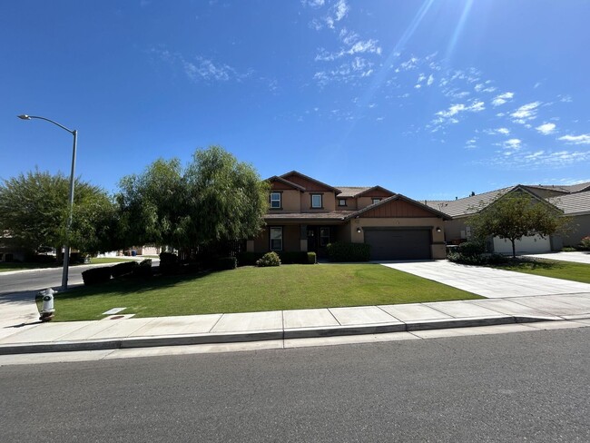 12201 White Rapids Way in Bakersfield, CA - Building Photo - Building Photo