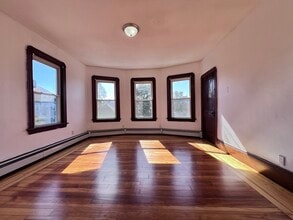 32 Alpine Ave in Fairhaven, MA - Building Photo - Building Photo