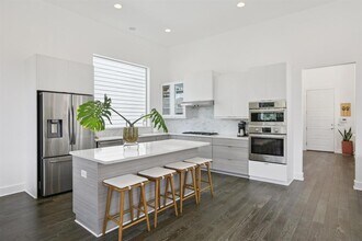 6013 Florencia Ln in Austin, TX - Building Photo - Building Photo