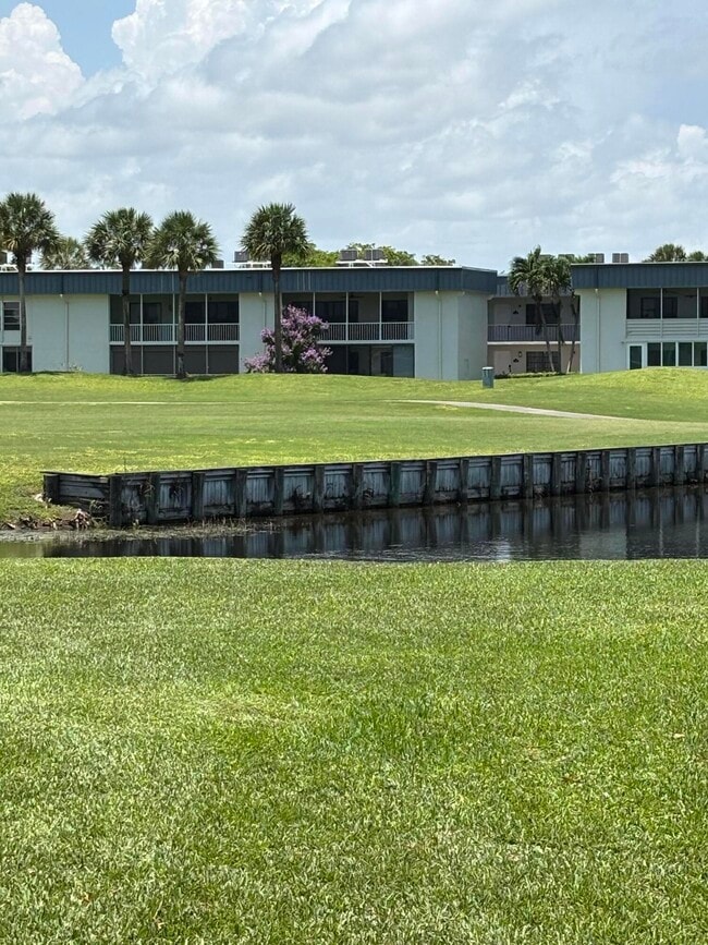 489 Flanders Dr in Delray Beach, FL - Building Photo - Building Photo
