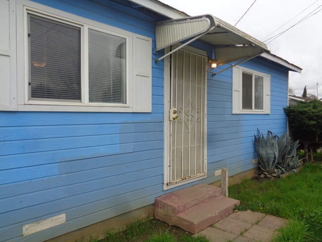 property at 5520 Cottonwood Ave