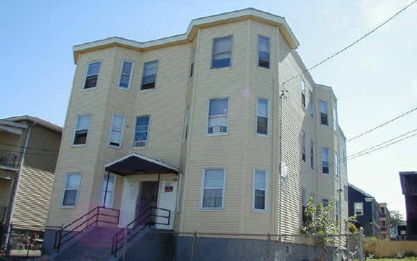 157 Hichborn St in Revere, MA - Foto de edificio