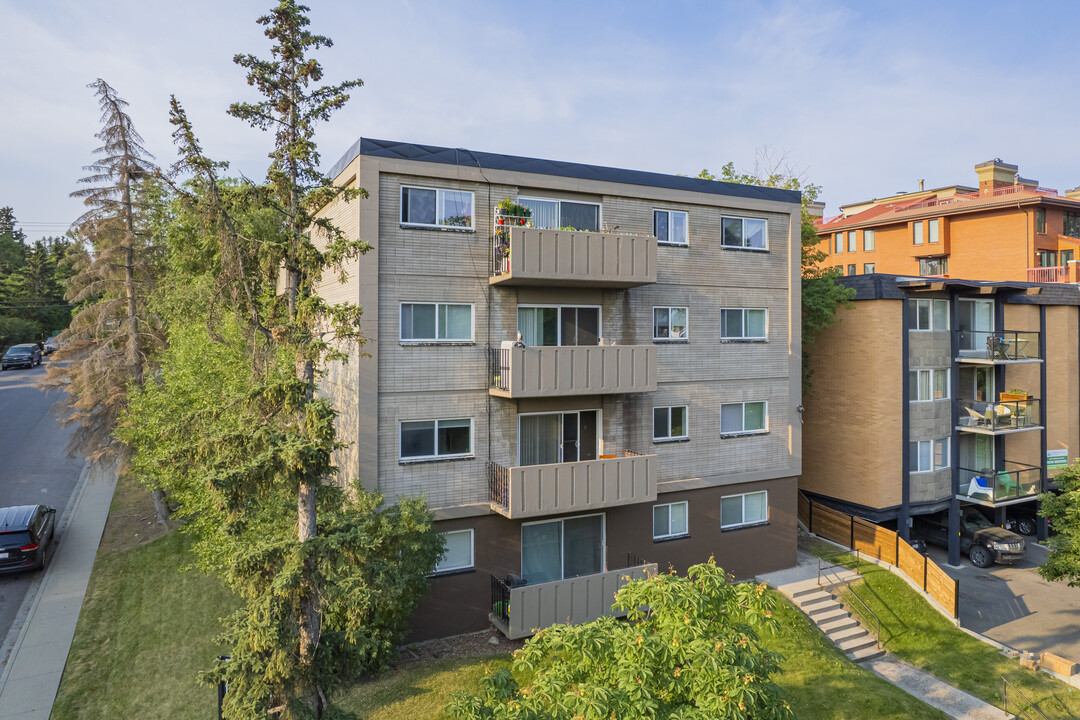 1909 on 12th in Calgary, AB - Foto de edificio