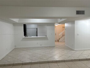 658 NE 195th St in Miami, FL - Building Photo - Building Photo