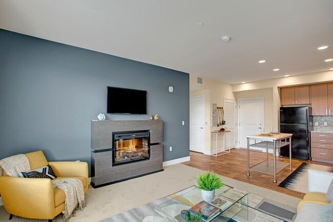 Woodin Creek Village in Woodinville, WA - Foto de edificio - Building Photo