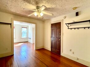 14 Mead St, Unit 2A in Boston, MA - Building Photo - Building Photo