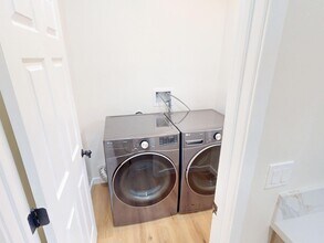 5418-5420 Baja Dr in San Diego, CA - Foto de edificio - Building Photo