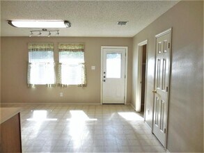 5721 Thoroughbred Trail in Denton, TX - Foto de edificio - Building Photo