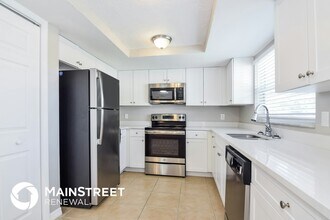 7015 Ingleside Dr in Port Richey, FL - Foto de edificio - Building Photo
