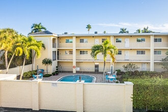 South Beach Club in Naples, FL - Building Photo - Building Photo