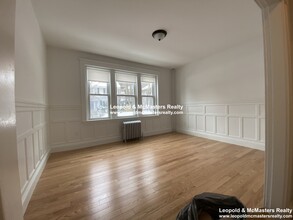 85 Winchester St, Unit 5 in Brookline, MA - Foto de edificio - Building Photo