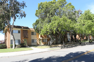 Ocean Villas Apartments in Oxnard, CA - Building Photo - Building Photo