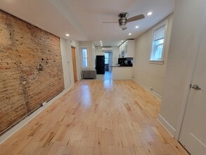 409 South St, Unit 2 in Philadelphia, PA - Foto de edificio - Building Photo