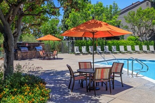 Rose Pointe Apartments in Fullerton, CA - Building Photo