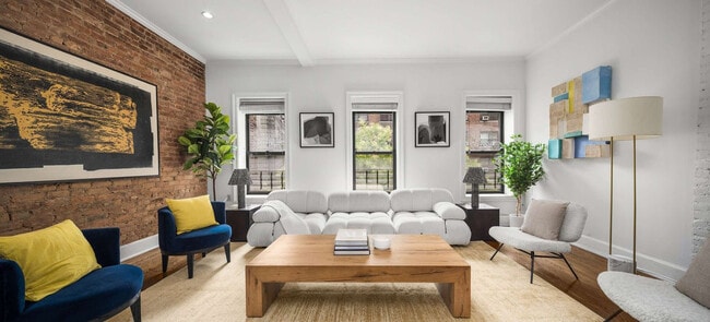 49 W 16th St