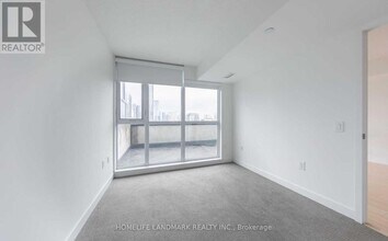 75-375 Queens Wharf Rd in Toronto, ON - Building Photo - Building Photo
