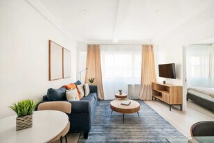 809 9th Ave in New York, NY - Building Photo