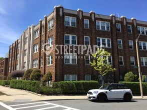 2045 Commonwealth Ave in Boston, MA - Building Photo - Building Photo