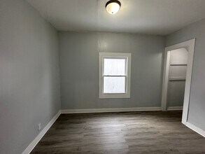 2921-2923 W Walnut St-Unit -2921(Lower) in Milwaukee, WI - Building Photo - Building Photo