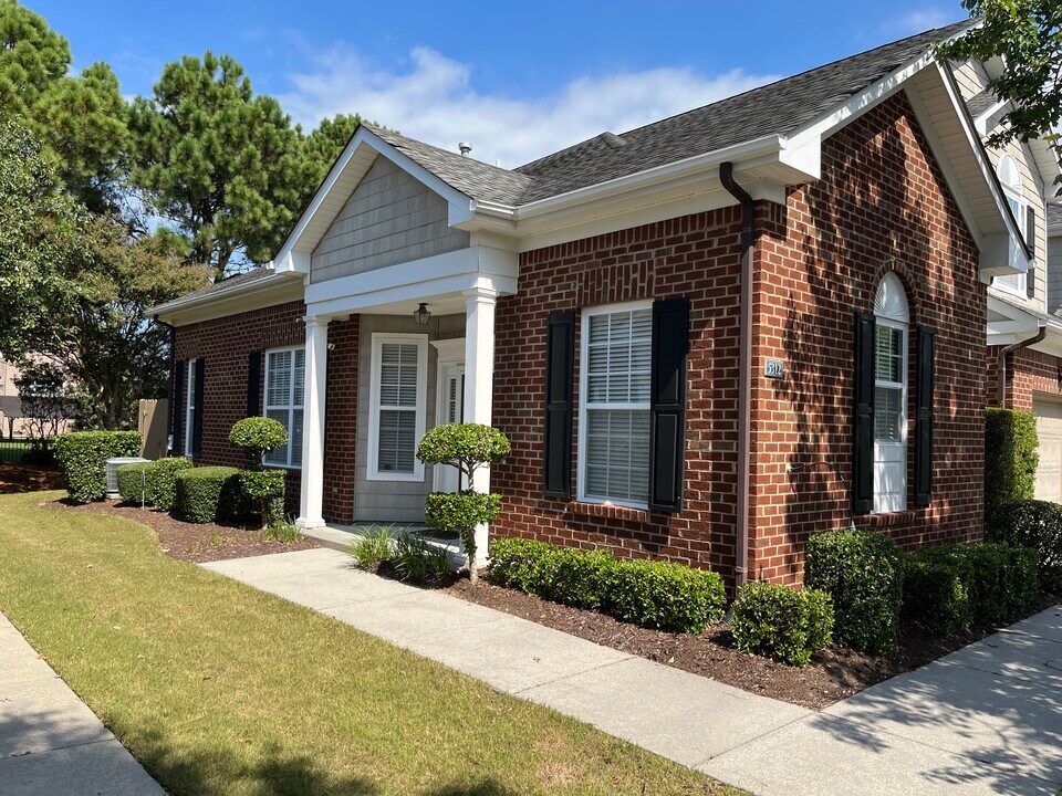 5312 Hayton Way in Virginia Beach, VA - Foto de edificio