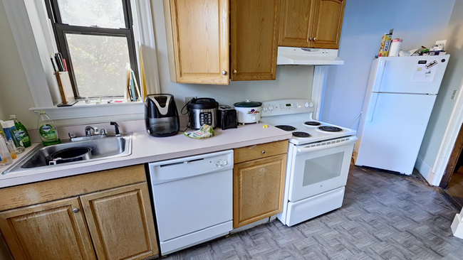 1114 Commonwealth Ave, Unit 5 in Boston, MA - Building Photo - Building Photo