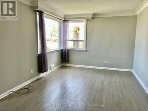 33 Bentworth Ave in Toronto, ON - Building Photo - Building Photo