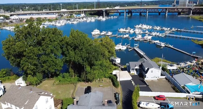 26 Bridgeport Ave in Milford, CT - Building Photo - Building Photo