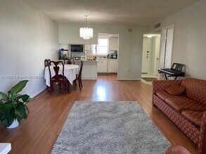 201 178th Dr in Sunny Isles Beach, FL - Building Photo - Building Photo