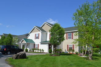 Hudson Preserve in Latham, NY - Foto de edificio - Building Photo