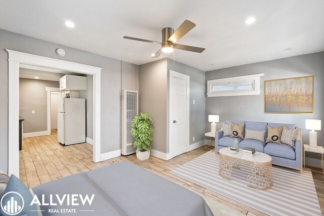 property at 307 W 7th St