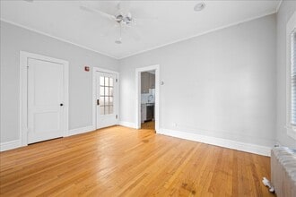 911 Green Bay Rd in Winnetka, IL - Building Photo - Building Photo