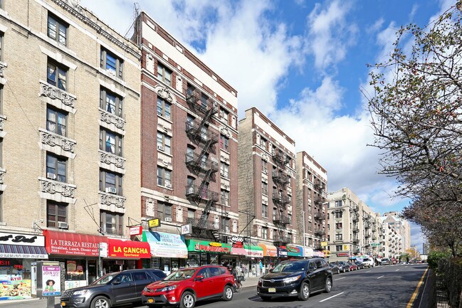 3885-3897 Broadway in New York, NY - Foto de edificio - Building Photo