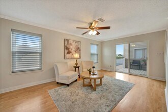 1907 Glencove Dr in Seabrook, TX - Building Photo - Building Photo