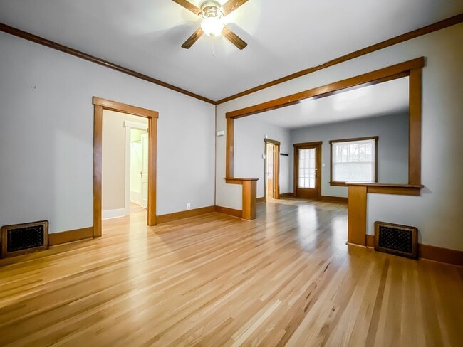 118 E 16th Ave in Hutchinson, KS - Building Photo - Building Photo