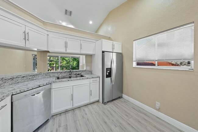 13 Via de Casas Sur in Boynton Beach, FL - Building Photo - Building Photo