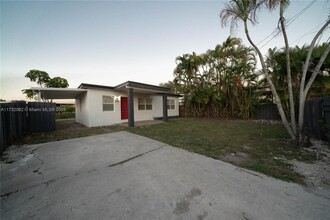 1221 NW 72nd St in Miami, FL - Building Photo - Building Photo