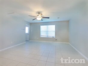 317 Summer Horse Dr in La Marque, TX - Foto de edificio - Building Photo