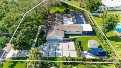 16650 SW 77th Ct in Palmetto Bay, FL - Building Photo - Building Photo