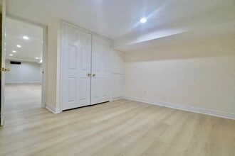 2 Lytton Blvd in Richmond Hill, ON - Building Photo - Building Photo